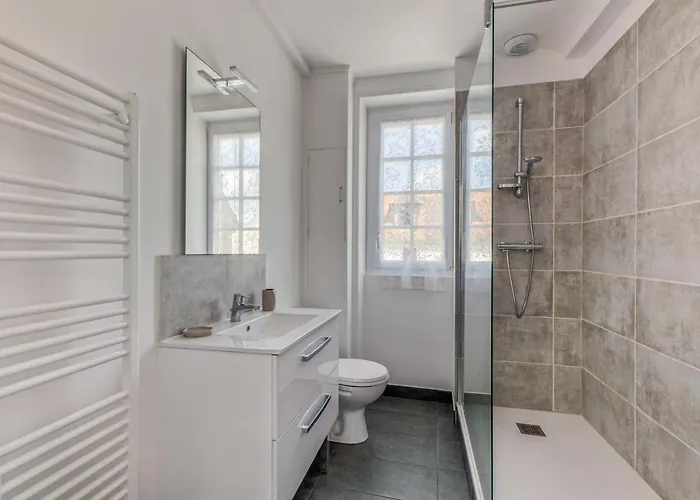 Hamo - Maison A 600 M De La *